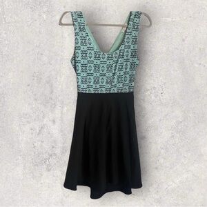 Charming Charlie Black and Mint Color Bock Dress
